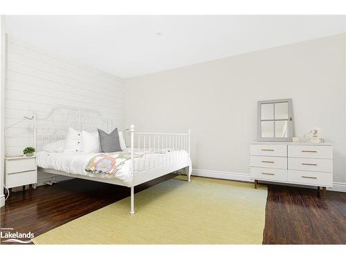 337 Pine Ridge Road, Huntsville, ON - Indoor Photo Showing Bedroom