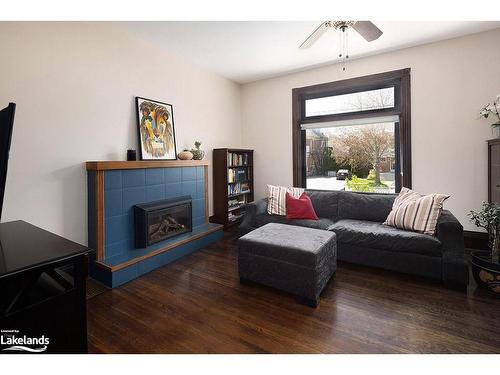 715 4Th Avenue E, Owen Sound, ON - Indoor Photo Showing Living Room With Fireplace