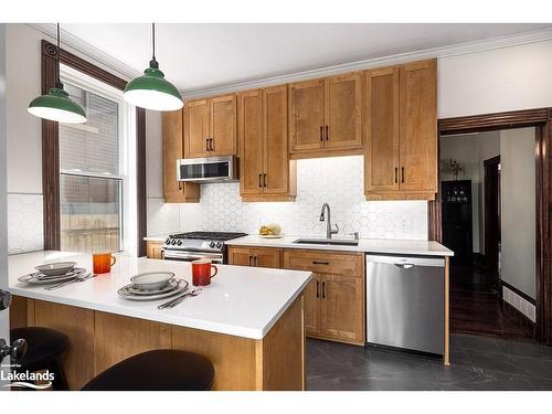 715 4Th Avenue E, Owen Sound, ON - Indoor Photo Showing Kitchen
