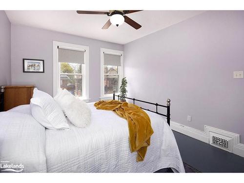 715 4Th Avenue E, Owen Sound, ON - Indoor Photo Showing Bedroom