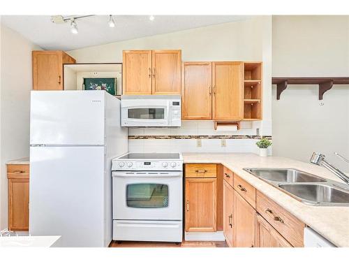 10-140 Albert Street, Collingwood, ON - Indoor Photo Showing Kitchen With Double Sink