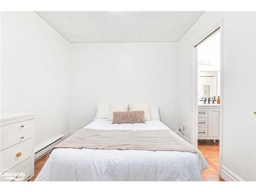 10-140 Albert Street, Collingwood, ON - Indoor Photo Showing Bedroom