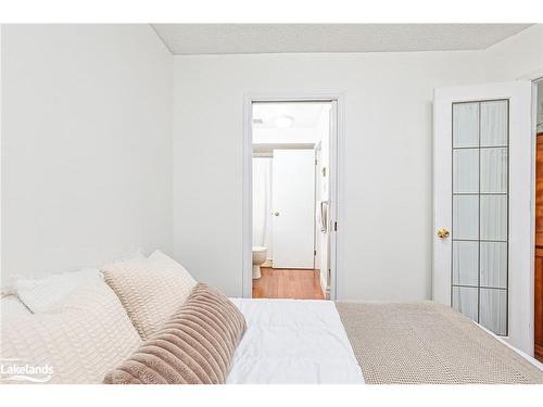 10-140 Albert Street, Collingwood, ON - Indoor Photo Showing Bedroom