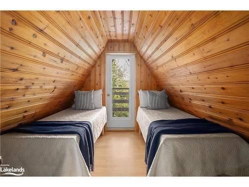 1057 East Walker Lake Drive, Lake Of Bays, ON - Indoor Photo Showing Bedroom
