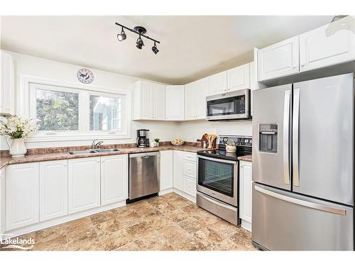 272 Sykes Street S, Meaford, ON - Indoor Photo Showing Kitchen With Double Sink