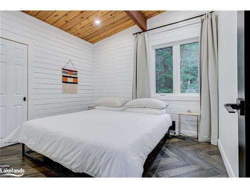 1067 Forrester Trail, Bracebridge, ON - Indoor Photo Showing Bedroom