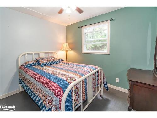 230 Yonge Street, Burk'S Falls, ON - Indoor Photo Showing Bedroom