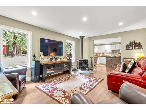 1074 Chelsea Lane, Algonquin Highlands, ON - Indoor Photo Showing Living Room