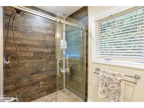 1074 Chelsea Lane, Algonquin Highlands, ON - Indoor Photo Showing Bathroom