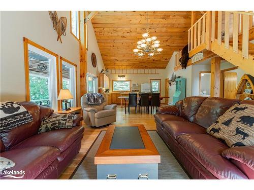 10469 Little Hawk Lake, Algonquin Highlands, ON - Indoor Photo Showing Living Room