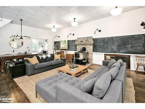 453964 Grey Road 2, Maxwell, ON - Indoor Photo Showing Living Room