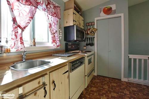 171 Escarpment Crescent, Collingwood, ON - Indoor Photo Showing Kitchen