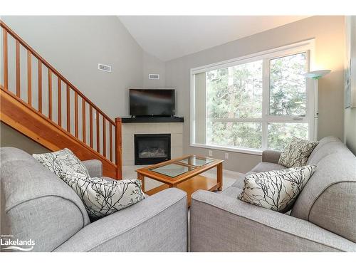 926 Cedar Pointe Court, Collingwood, ON - Indoor Photo Showing Living Room With Fireplace
