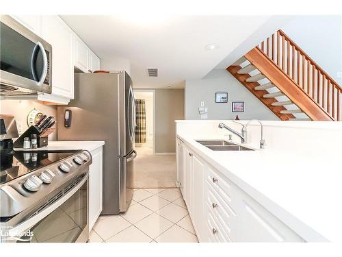 926 Cedar Pointe Court, Collingwood, ON - Indoor Photo Showing Kitchen With Double Sink