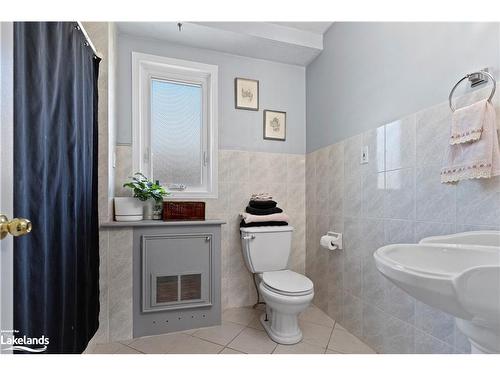170 Kenilworth Avenue S, Hamilton, ON - Indoor Photo Showing Bathroom