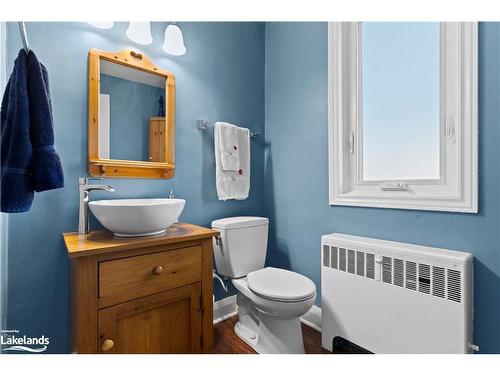 170 Kenilworth Avenue S, Hamilton, ON - Indoor Photo Showing Bathroom