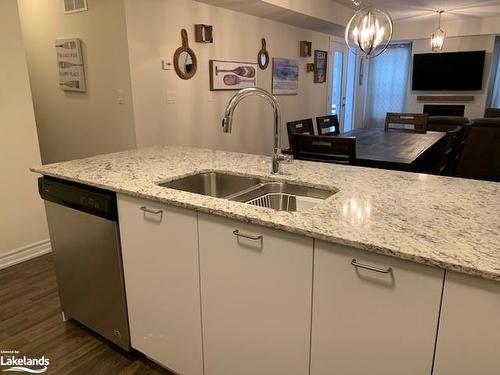 102-4 Cove Court, Collingwood, ON - Indoor Photo Showing Kitchen With Double Sink