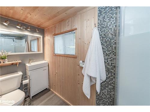 1034 Bowyers Beach Road, Bracebridge, ON - Indoor Photo Showing Bathroom