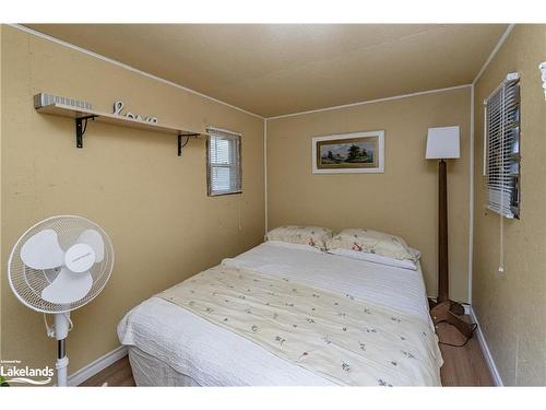1034 Bowyers Beach Road, Bracebridge, ON - Indoor Photo Showing Bedroom