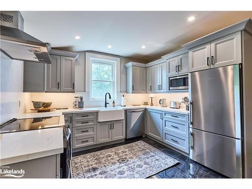 53 Kimberley Avenue, Bracebridge, ON - Indoor Photo Showing Kitchen With Upgraded Kitchen