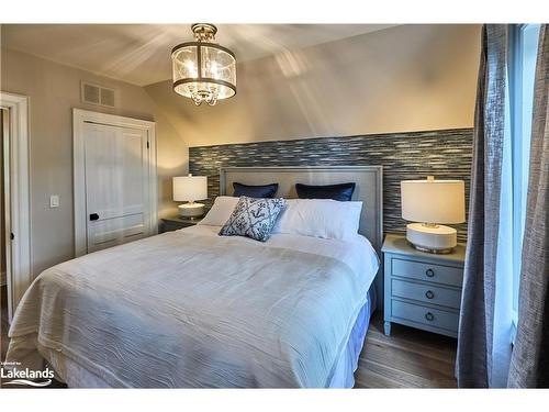53 Kimberley Avenue, Bracebridge, ON - Indoor Photo Showing Bedroom