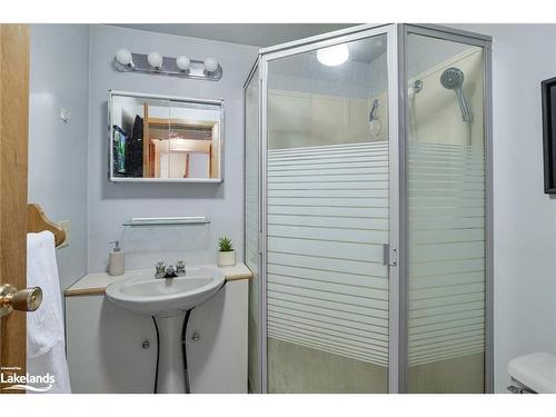 402 East Browns Road, Huntsville, ON - Indoor Photo Showing Bathroom