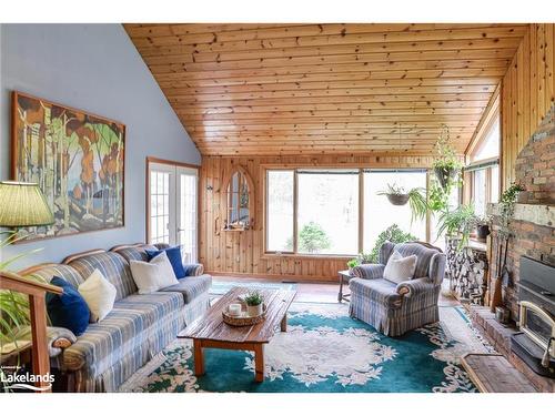 402 East Browns Road, Huntsville, ON - Indoor Photo Showing Living Room With Fireplace