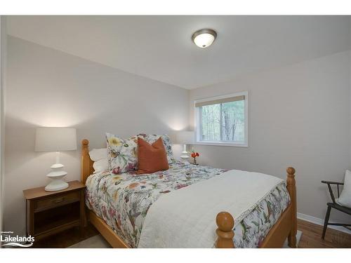1107 Waseosa Lake Rd, Huntsville, ON - Indoor Photo Showing Bedroom