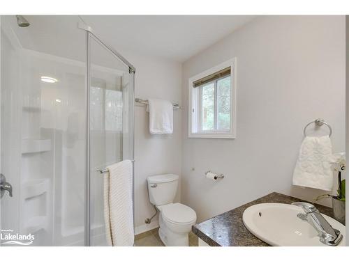1107 Waseosa Lake Rd, Huntsville, ON - Indoor Photo Showing Bathroom