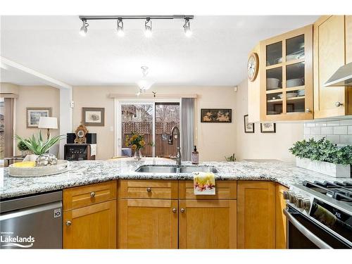 42 Winnifred Avenue, Parry Sound, ON - Indoor Photo Showing Kitchen With Double Sink With Upgraded Kitchen