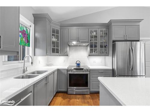 32 Pinecone Avenue, Tiny, ON - Indoor Photo Showing Kitchen With Double Sink With Upgraded Kitchen