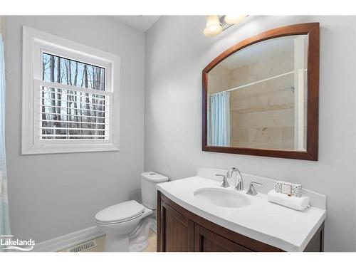 32 Pinecone Avenue, Tiny, ON - Indoor Photo Showing Bathroom