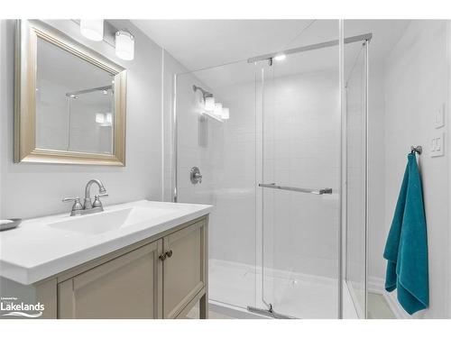 32 Pinecone Avenue, Tiny, ON - Indoor Photo Showing Bathroom