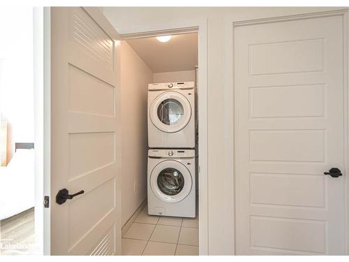 437-415 Sea Ray Avenue, Innisfil, ON - Indoor Photo Showing Laundry Room