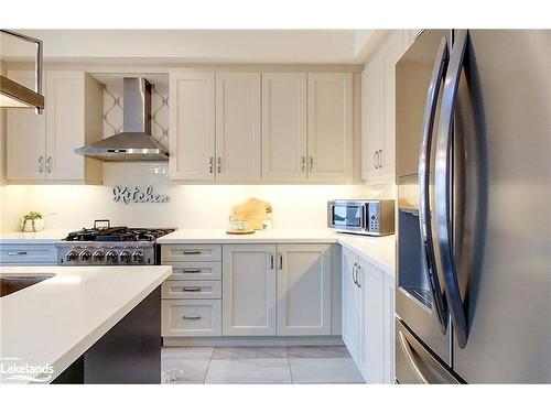 7 Nautical Lane, Wasaga Beach, ON - Indoor Photo Showing Kitchen With Upgraded Kitchen