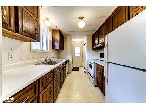 5 Carruthers Street S, Wasaga Beach, ON - Indoor Photo Showing Kitchen With Double Sink