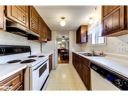 5 Carruthers Street S, Wasaga Beach, ON - Indoor Photo Showing Kitchen With Double Sink