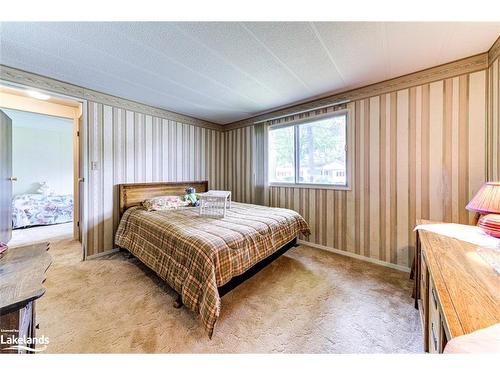 5 Carruthers Street S, Wasaga Beach, ON - Indoor Photo Showing Bedroom