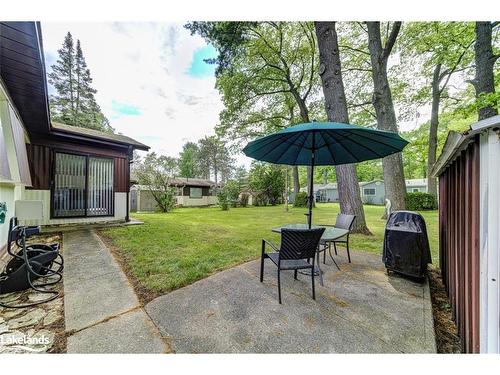 5 Carruthers Street S, Wasaga Beach, ON - Outdoor With Backyard