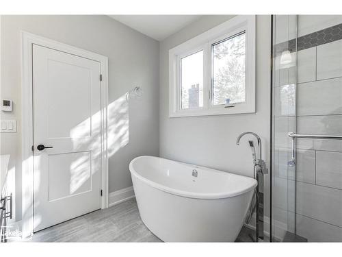 27 Albion Lane, Tiny, ON - Indoor Photo Showing Bathroom