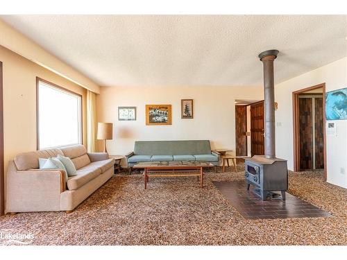 153 Sunset Boulevard, Thornbury, ON - Indoor Photo Showing Living Room