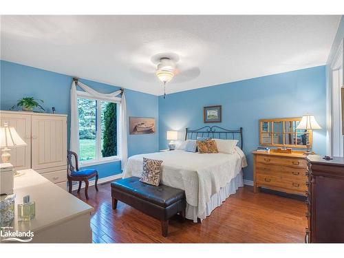 75 Pennsylvania Avenue, Wasaga Beach, ON - Indoor Photo Showing Bedroom
