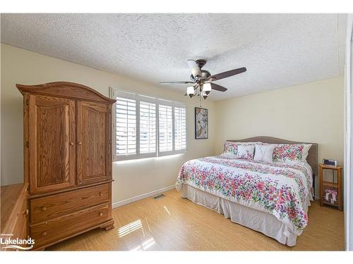 2A Wallis Street, Oro-Medonte, ON - Indoor Photo Showing Bedroom