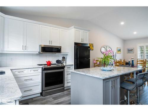 447 Oxbow Crescent, Collingwood, ON - Indoor Photo Showing Kitchen