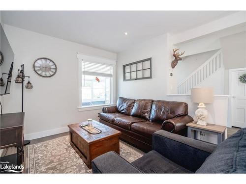 387 Yonge Street, Midland, ON - Indoor Photo Showing Kitchen