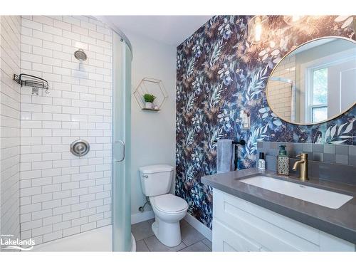 387 Yonge Street, Midland, ON - Indoor Photo Showing Bathroom