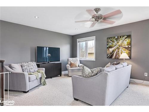 35 Hughes Street, Collingwood, ON - Indoor Photo Showing Living Room