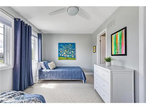 35 Hughes Street, Collingwood, ON - Indoor Photo Showing Bedroom