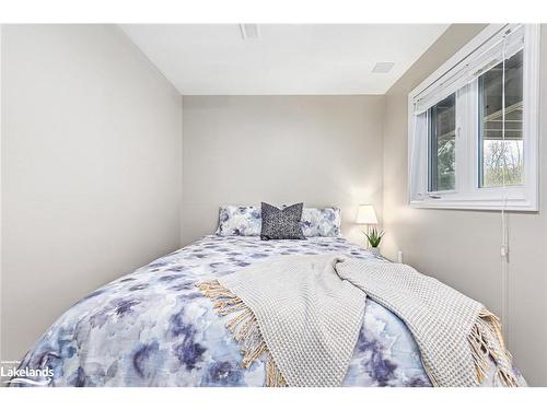 35 Hughes Street, Collingwood, ON - Indoor Photo Showing Bedroom