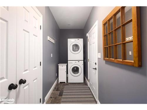 9 Limestone Lane, Thornbury, ON - Indoor Photo Showing Laundry Room
